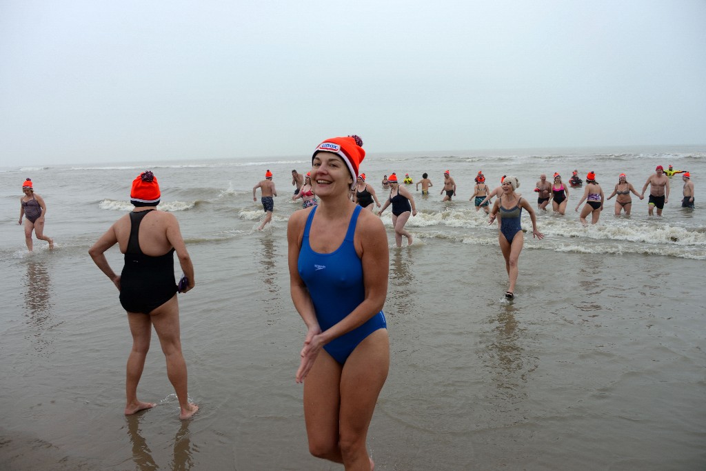 ../Images/Nieuwjaarsduik Noordwijk 2020 105.jpg